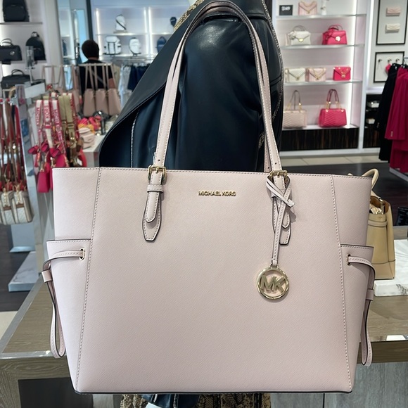 MICHAEL KORS 
Gilly Large Saffiano Leather Tote Shoulder Bag 
Powder Blush 
NWT - Picture 16 of 16
